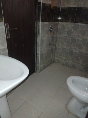 Bathroom in 3 BHK Apartment at Supertech Apex Tower, Sector 93a – for Rent