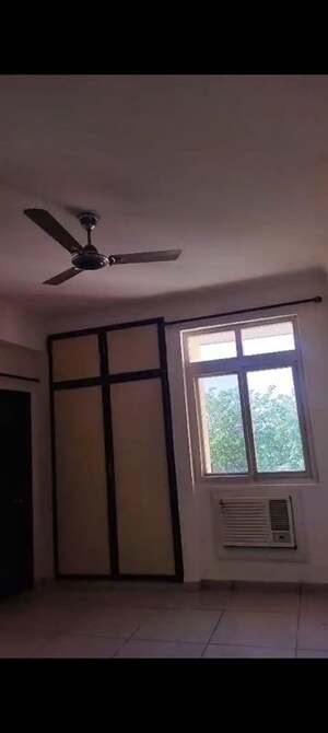 Room in 3 BHK Builder Floor at Chukkuwala – for Rent
