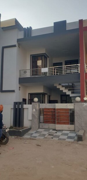 4 BHK Independent House For Sale in Guru Teg Bahadur Nagar