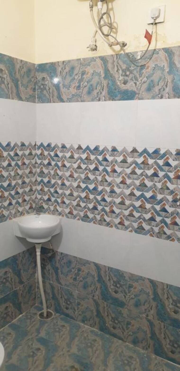 Bathroom, guru teg bahadur nagar 4 Bedroom 115 Sq.Yd. Independent House In Guru Teg Bahadur Nagar Mohali 10451780