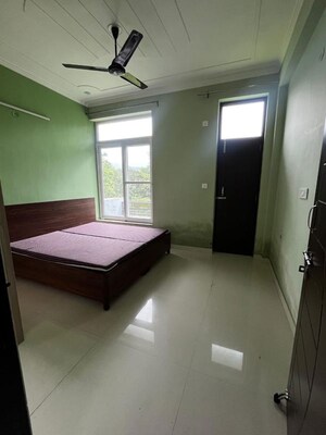 Room in 3 BHK Builder Floor at Aman Vihar – for Rent