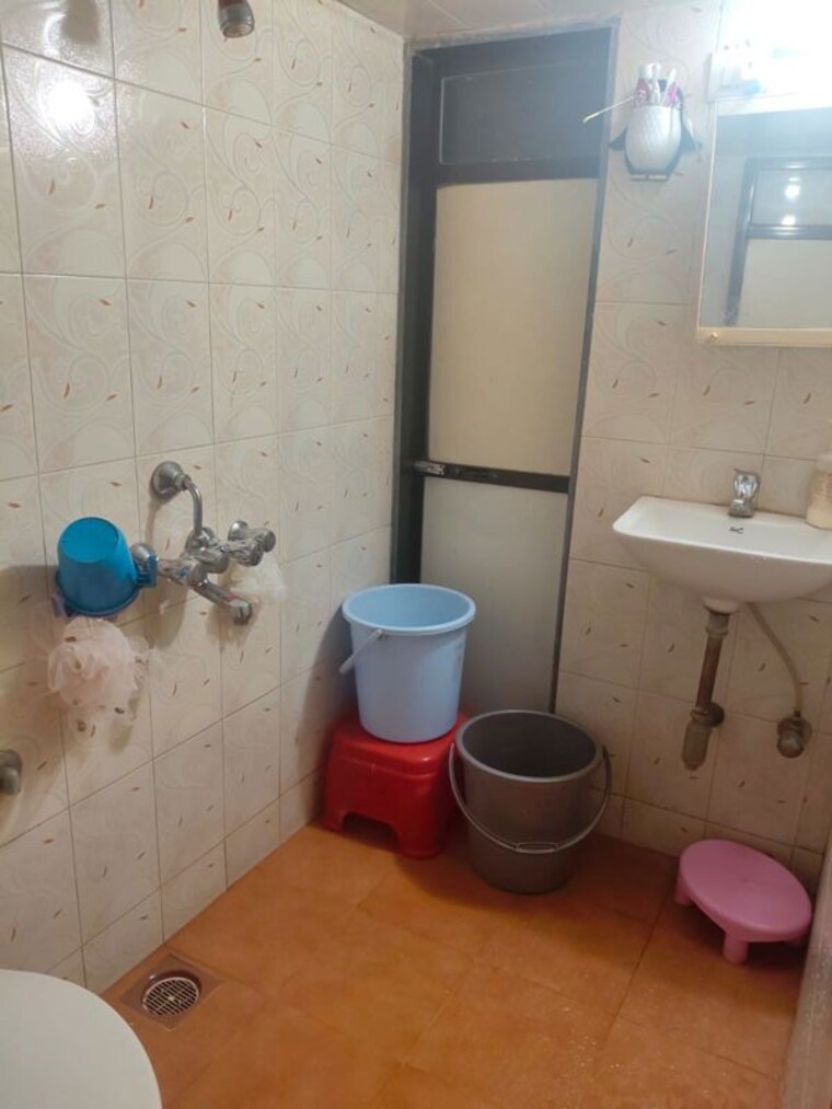 Bathroom, girikunj-chs 2 Bedroom 650 Sq.Ft. Apartment In Ghodbunder Road Thane 10451784
