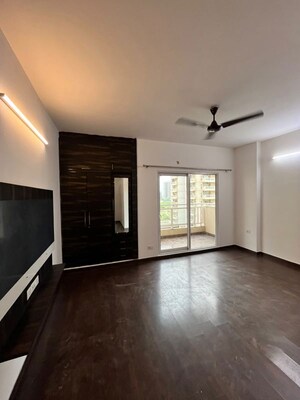 Room in 3 BHK Apartment at Elite Golf Green, Sector 79 – for Rent