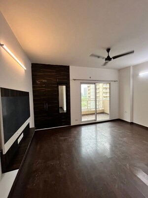Room in 3 BHK Apartment at Elite Golf Green, Sector 79 – for Rent