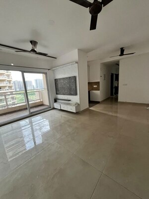 Room in 3 BHK Apartment at Elite Golf Green, Sector 79 – for Rent