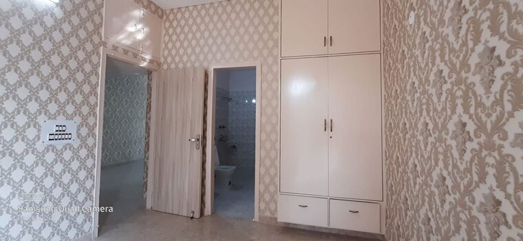 Bathroom, sector 1 2.5 Bedroom 1100 Sq.Yd. Builder Floor In Sector 1 Gurgaon 10451825
