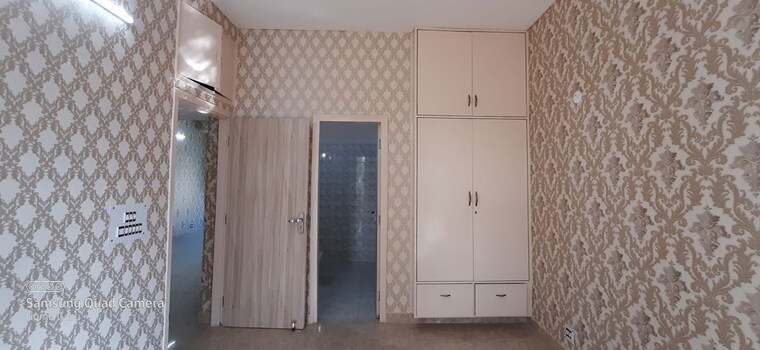 Room, sector 1 2.5 Bedroom 1100 Sq.Yd. Builder Floor In Sector 1 Gurgaon 10451825