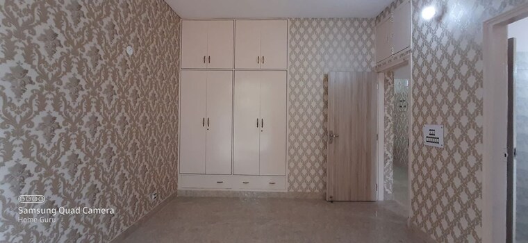 Bathroom, sector 1 2.5 Bedroom 1100 Sq.Yd. Builder Floor In Sector 1 Gurgaon 10451825