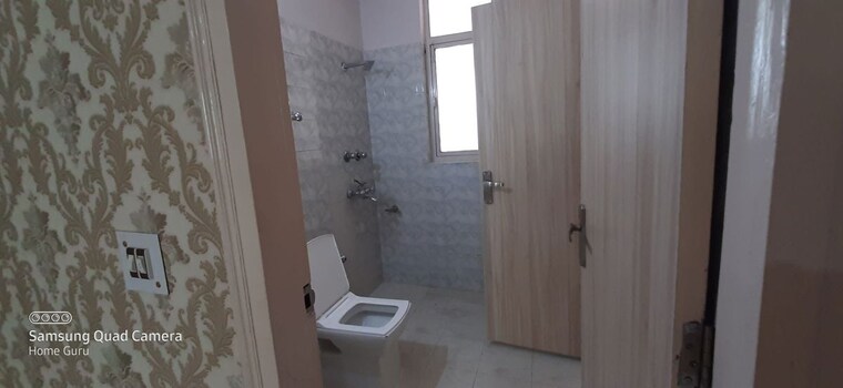 Bathroom, sector 1 2.5 Bedroom 1100 Sq.Yd. Builder Floor In Sector 1 Gurgaon 10451825