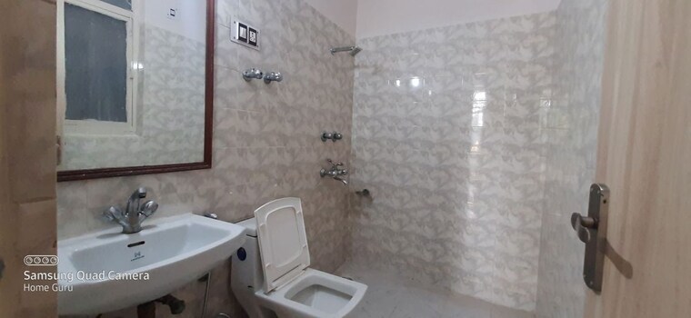 Bathroom, sector 1 2.5 Bedroom 1100 Sq.Yd. Builder Floor In Sector 1 Gurgaon 10451825