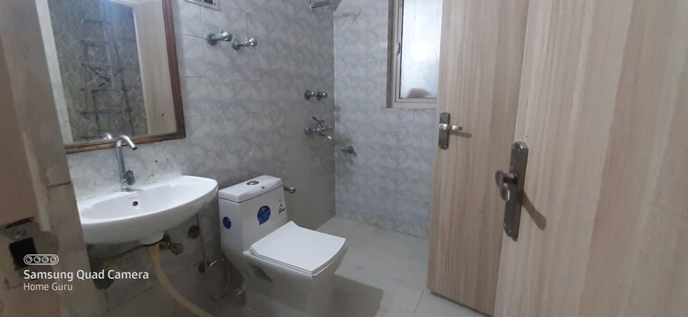 Bathroom, sector 1 2.5 Bedroom 1100 Sq.Yd. Builder Floor In Sector 1 Gurgaon 10451825