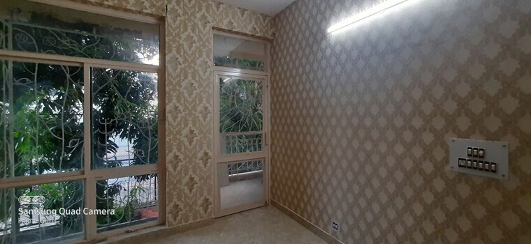 Room, sector 1 2.5 Bedroom 1100 Sq.Yd. Builder Floor In Sector 1 Gurgaon 10451825