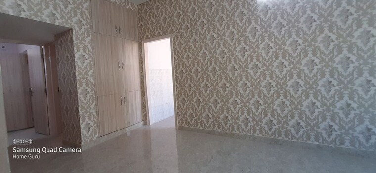 Room, sector 1 2.5 Bedroom 1100 Sq.Yd. Builder Floor In Sector 1 Gurgaon 10451825