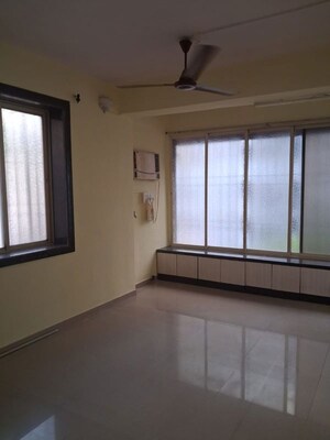 Room in 2 BHK Apartment at Suyog Apartments Dahisar West, Dahisar West – for Rent