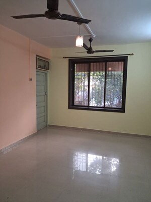 Room in 2 BHK Apartment at Suyog Apartments Dahisar West, Dahisar West – for Rent