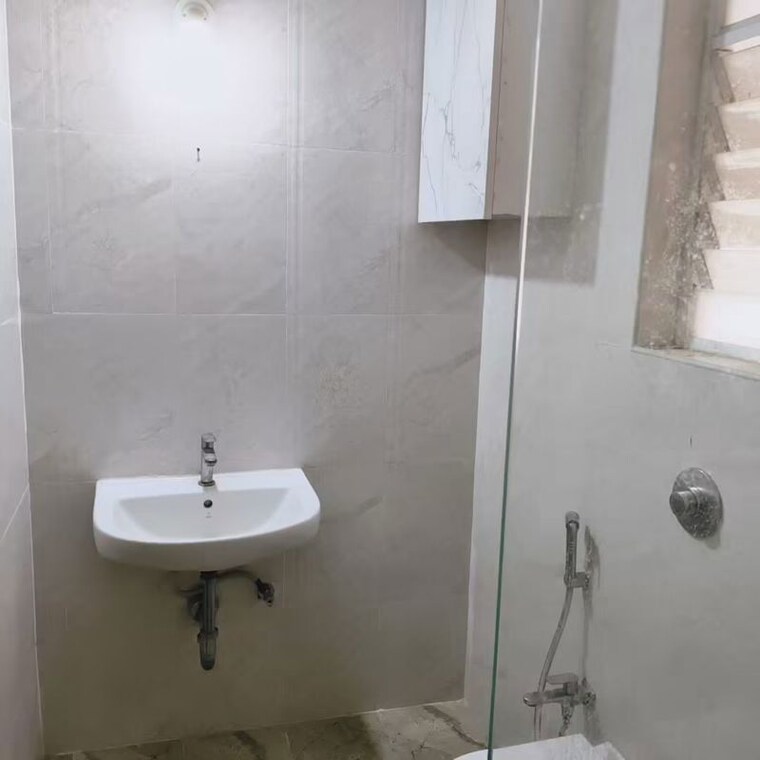 Bathroom, mantra-montana-phase-1 2 Bedroom 760 Sq.Ft. Apartment In Dhanori Pune 10451875
