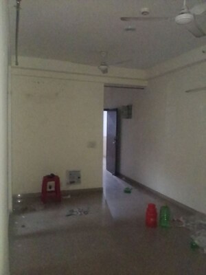 Room in 2.5 BHK Apartment at Sector 16c Greater Noida – for Rent