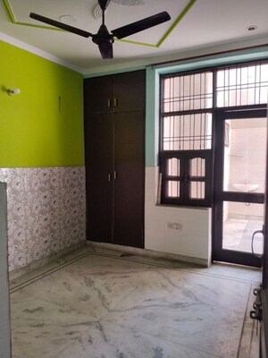 Room in 2 BHK Builder Floor at Sector 46 – for Rent