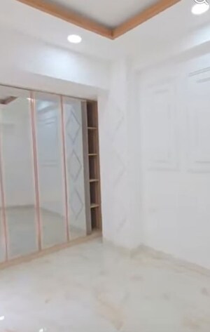 Room in 4 BHK Builder Floor at Dwarika Raj Garden City, Raj Nagar Extension – for Sale