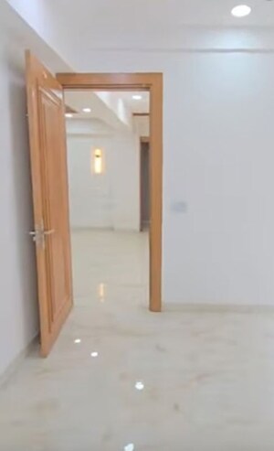 Room in 4 BHK Builder Floor at Dwarika Raj Garden City, Raj Nagar Extension – for Sale