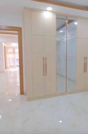 Room in 4 BHK Builder Floor at Dwarika Raj Garden City, Raj Nagar Extension – for Sale