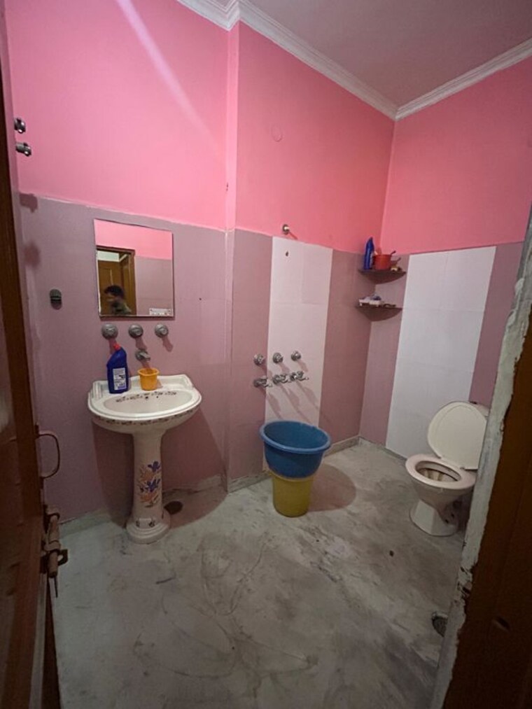 Bathroom, sector 21d 2 Bedroom 1400 Sq.Ft. Builder Floor In Sector 21d Faridabad 10451944