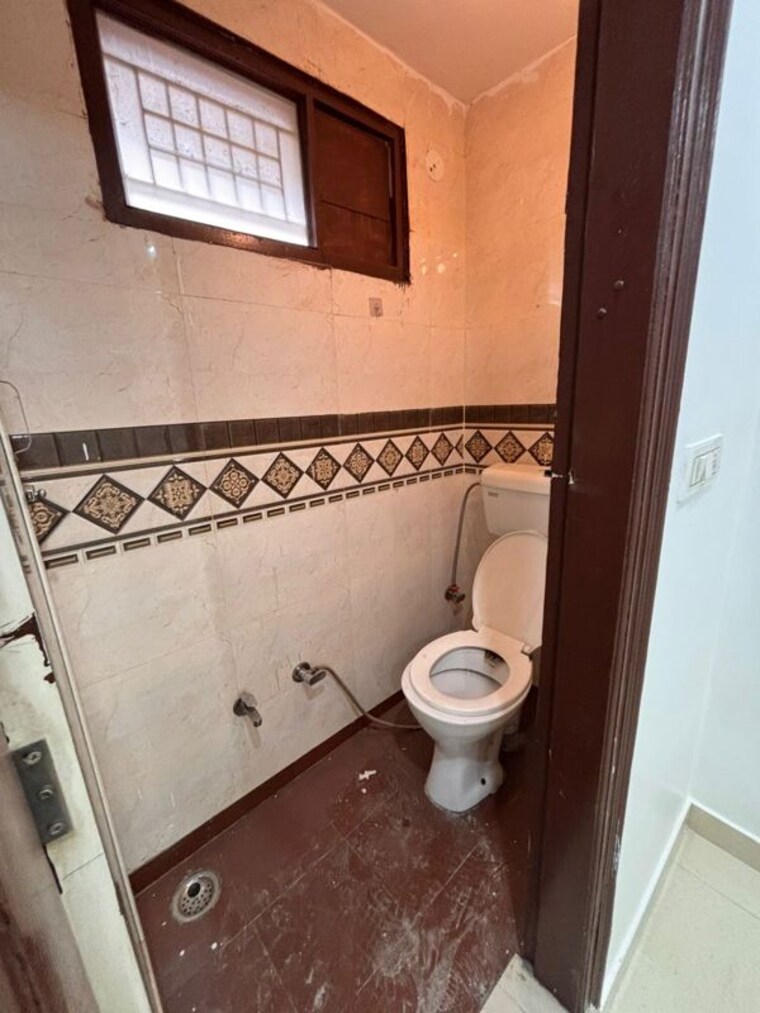 Bathroom, sector 26 dwarka 1 Bedroom 35 Sq.Yd. Builder Floor In Sector 26 Dwarka Delhi 10451945