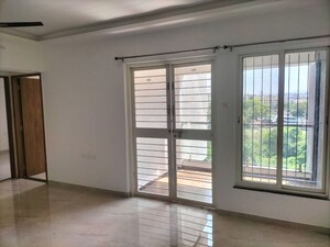 Room in 6+ BHK Apartment at Karan Bharti, Katraj – for Rent