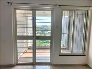 Room in 6+ BHK Apartment at Karan Bharti, Katraj – for Rent