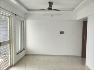 Room in 6+ BHK Apartment at Karan Bharti, Katraj – for Rent