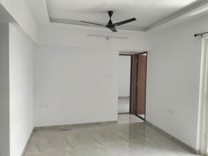 Room in 6+ BHK Apartment at Karan Bharti, Katraj – for Rent