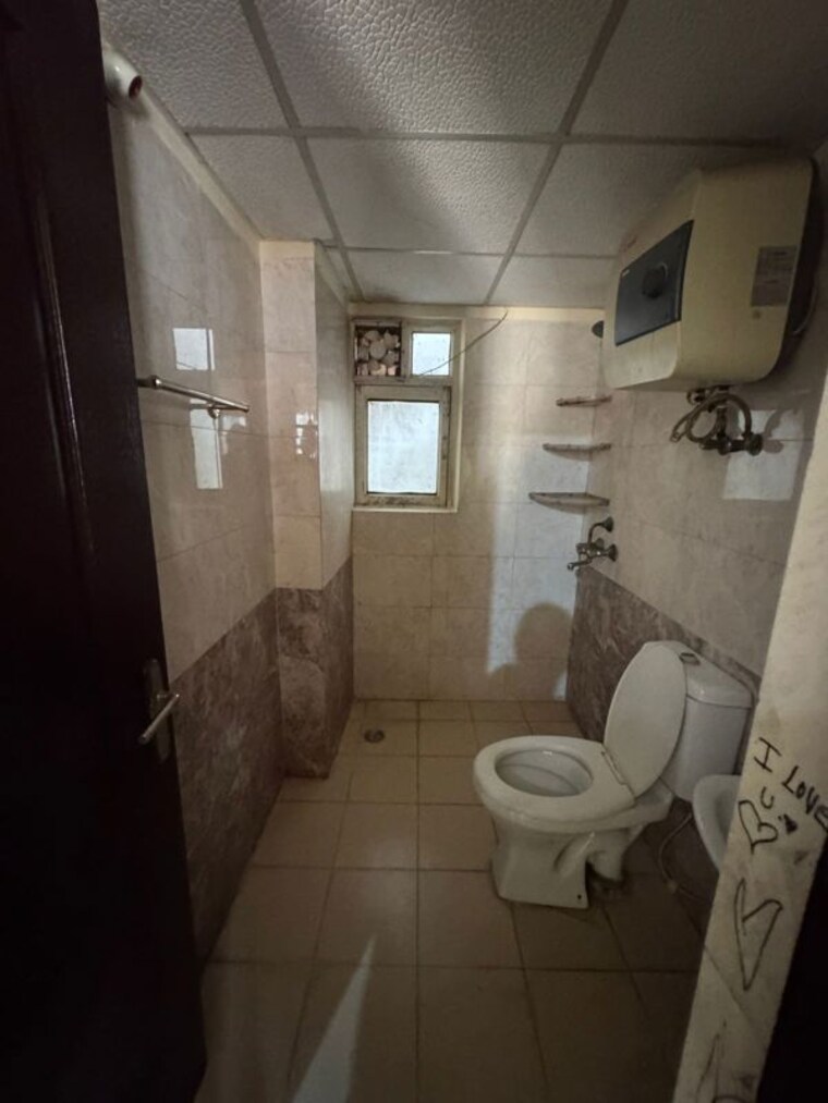 Bathroom, aims-golf-city 2 Bedroom 950 Sq.Ft. Apartment In Sector 75 Noida 10451994