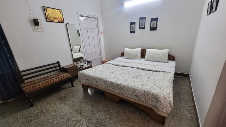 Bedroom, sector 15 6+ Bedroom 250 Sq.Yd. Independent House In Sector 15 Chandigarh 10452001
