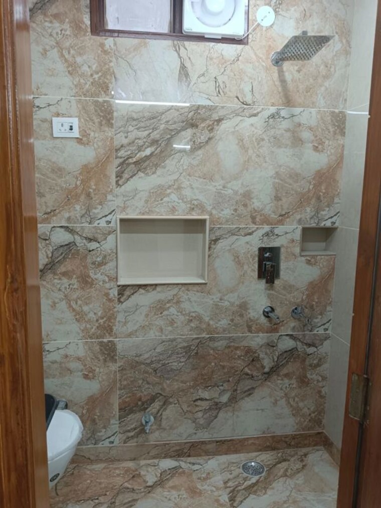 Bathroom, amar colony 2 Bedroom 1008 Sq.Ft. Builder Floor In Amar Colony Delhi 10452000