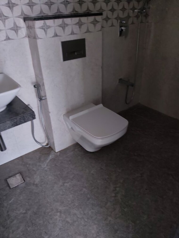 Bathroom, naman-habitat 2 Bedroom 800 Sq.Ft. Apartment In Andheri West Mumbai 10452010