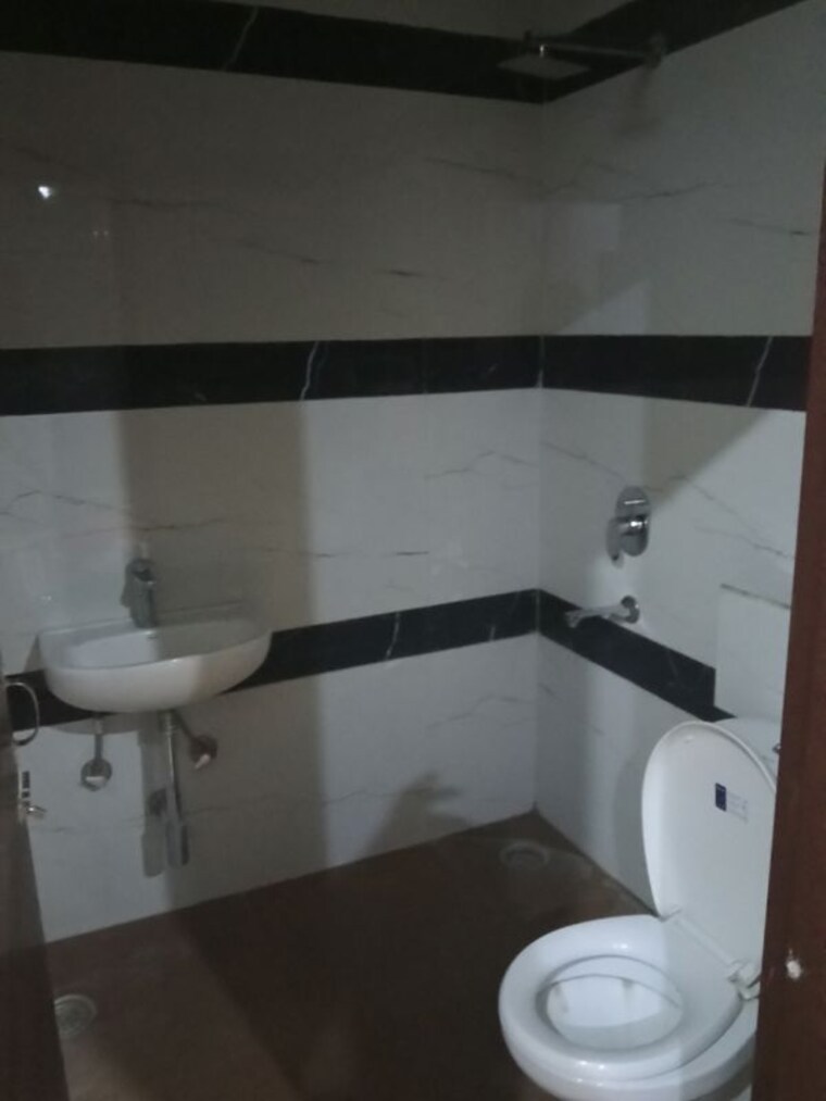 Attached Bathroom, ambala highway 3 Bedroom 125 Sq.Yd. Builder Floor In Ambala Highway Zirakpur 10452016