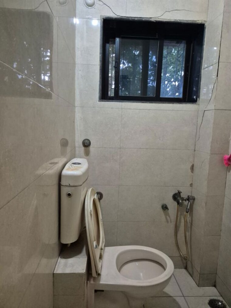 Bathroom, tilak-nagar-building 2 Bedroom 660 Sq.Ft. Apartment In Tilak Nagar Mumbai 10452027