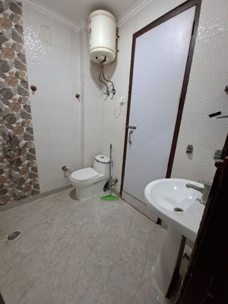 Bathroom, chattarpur 3 Bedroom 1800 Sq.Ft. Builder Floor In Chattarpur Delhi 10452055