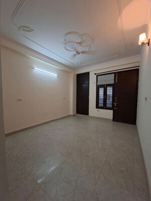 Room in 3 BHK Builder Floor at Chattarpur – for Rent