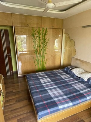 Bedroom in 2 BHK Apartment at Juhu – for Rent