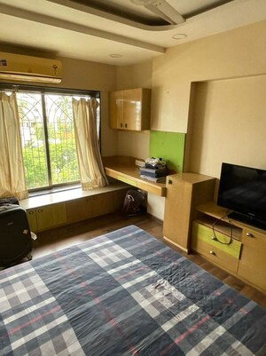 Bedroom in 2 BHK Apartment at Juhu – for Rent