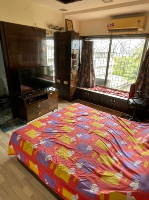 Bedroom in 2 BHK Apartment at Juhu – for Rent
