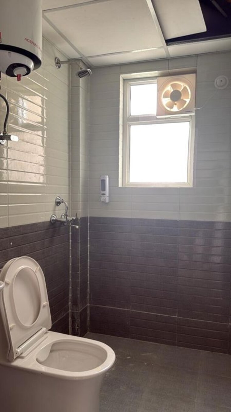 Bathroom, sector 10a 3 Bedroom 645 Sq.Ft. Apartment In Sector 10a Gurgaon 10446370