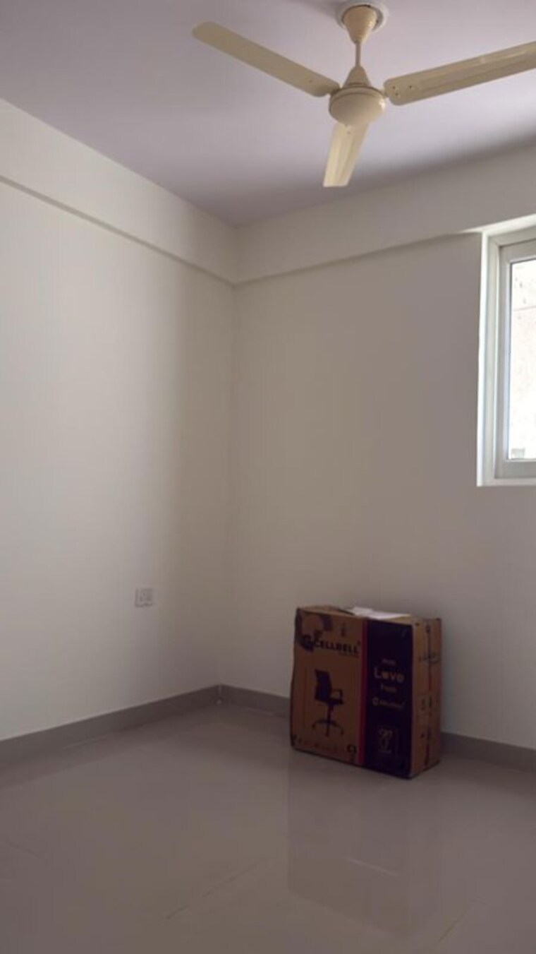 Room, sector 10a 3 Bedroom 645 Sq.Ft. Apartment In Sector 10a Gurgaon 10446370