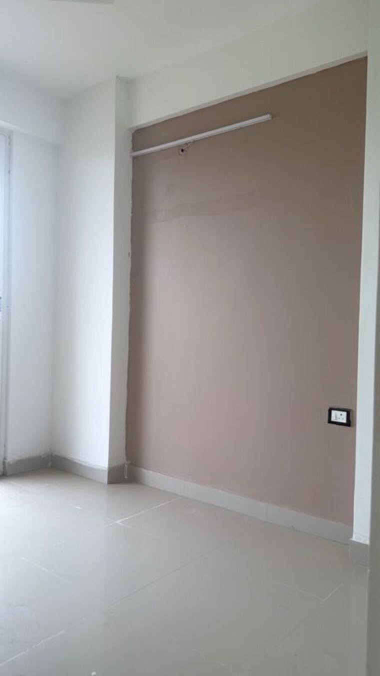 Room, sector 10a 3 Bedroom 645 Sq.Ft. Apartment In Sector 10a Gurgaon 10446370