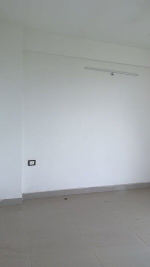 Room in 3 BHK Apartment at Sector 10a – for Sale