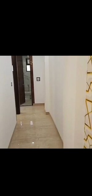 Building Lobby in 3 BHK Builder Floor at Mahavir Enclave 1 – for Sale