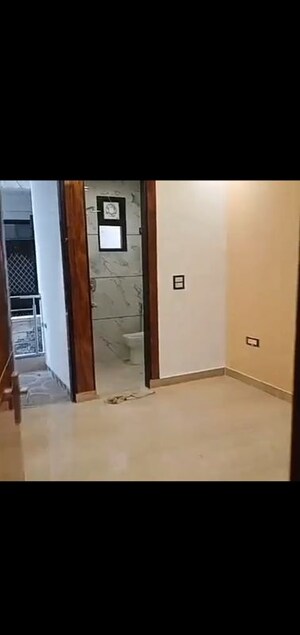 Room in 3 BHK Builder Floor at Mahavir Enclave 1 – for Sale