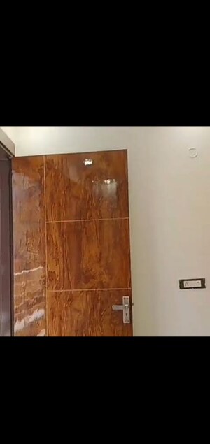 Furnished Amenities in 3 BHK Builder Floor at Mahavir Enclave 1 – for Sale