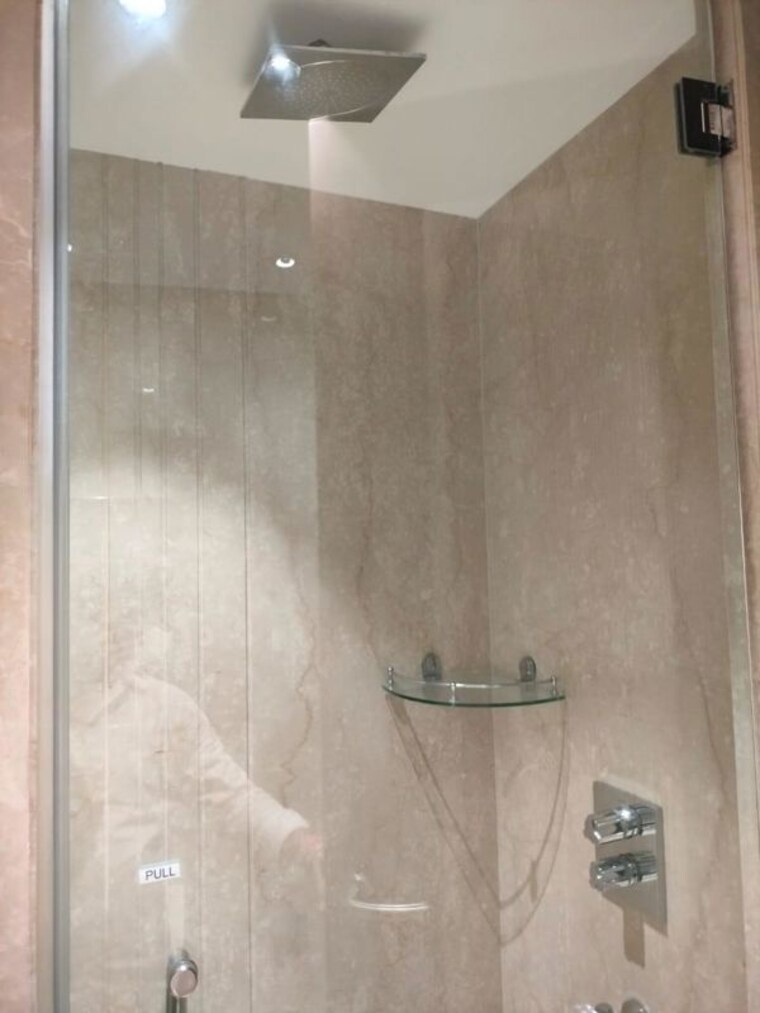 Bathroom, friends colony 4 Bedroom 800 Sq.Yd. Builder Floor In Friends Colony Delhi 10452080